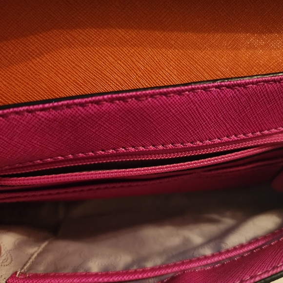(SOLD) Michael Kors Purse 👛 🩷 - Picture 4 of 4